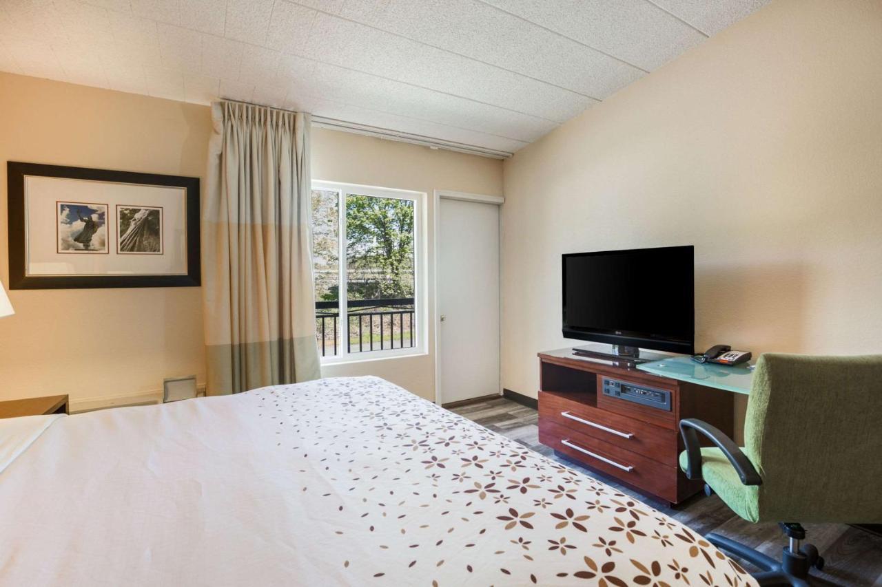 Fairmount Inn & Suites - Stroudsburg, Poconos Делауер Уотър Гап Екстериор снимка